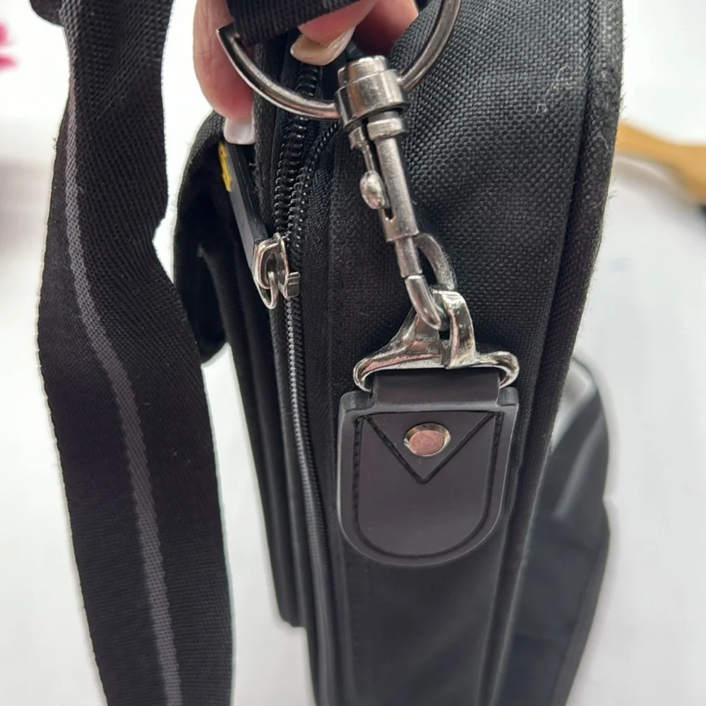 Solo Black Leather Laptop Bag TOT7506B